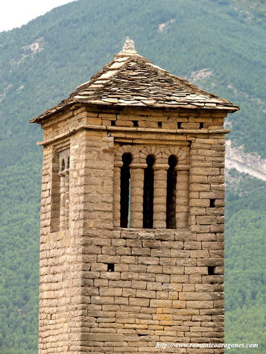 REMATE DE LA TORRE. VENTANALES MOZÁRABES